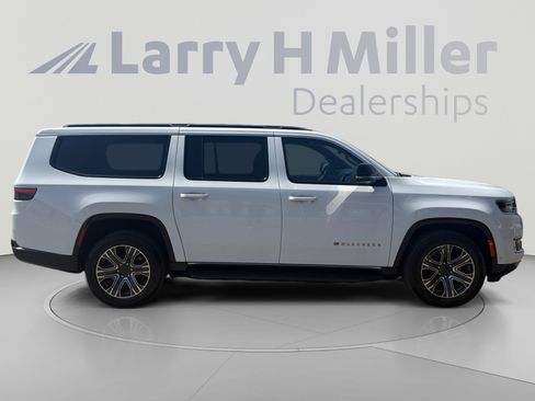 Used 2024 Jeep Wagoneer L Series II w/ Flexible Seating Group RWD image 6