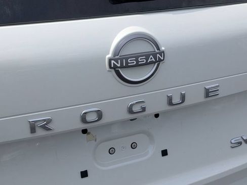 Certified 2023 Nissan Rogue SV w/ SV Premium B Package AWD/4WD image 10
