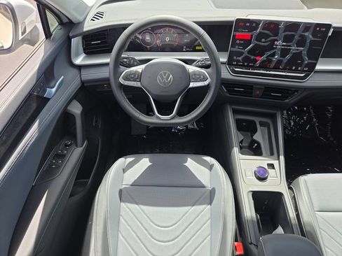 New 2026 Volkswagen Tiguan SE AWD/4WD image 9