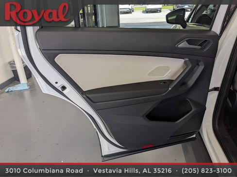 Used 2020 Volkswagen Tiguan SEL image 15