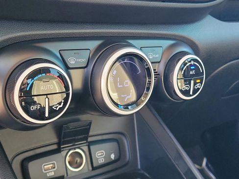 Certified 2024 Hyundai Venue Limited image 22