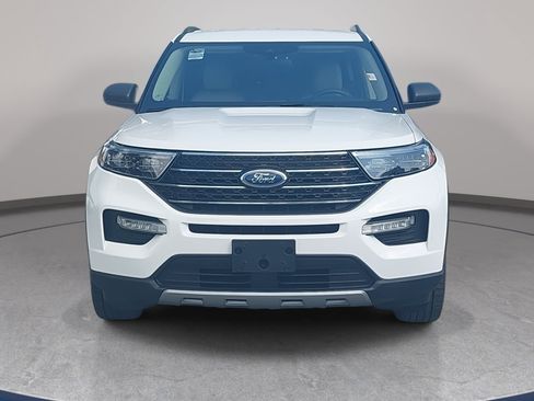 Used 2022 Ford Explorer XLT w/ Equipment Group 202A AWD/4WD image 2