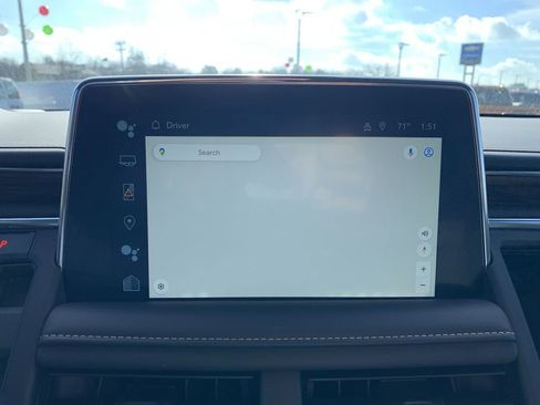 Used 2024 Chevrolet Suburban Premier image 19