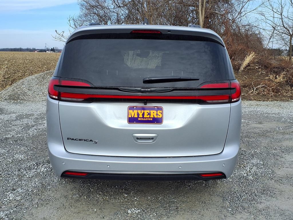 New 2026 Chrysler Pacifica Select w/ S Appearance Package FWD image 26