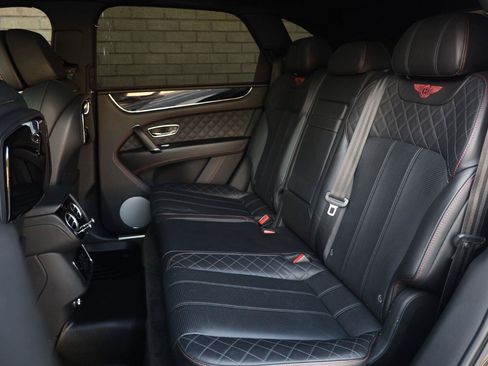 Used 2018 Bentley Bentayga AWD/4WD image 30