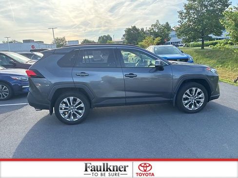 Used 2021 Toyota RAV4 XLE Premium AWD/4WD image 7