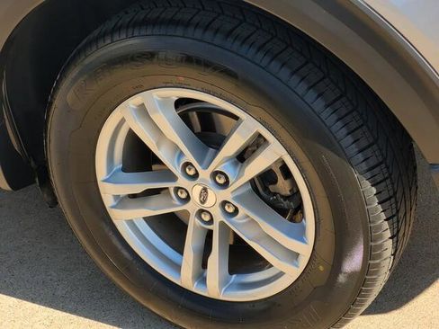 Used 2020 Ford Explorer XLT image 7