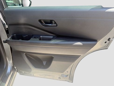 Used 2024 Nissan Pathfinder S FWD image 31