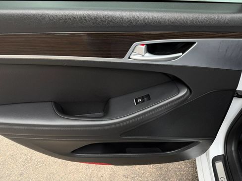 Used 2017 Genesis G80 3.8 RWD image 17
