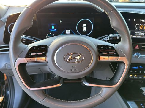 Used 2023 Hyundai Elantra SEL w/ Convenience Package image 17