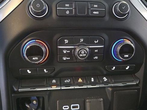 Used 2021 Chevrolet Silverado 1500 LT Trail Boss AWD/4WD image 18