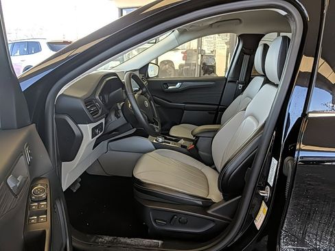 Used 2025 Ford Escape Platinum w/ Premium Technology Package image 10