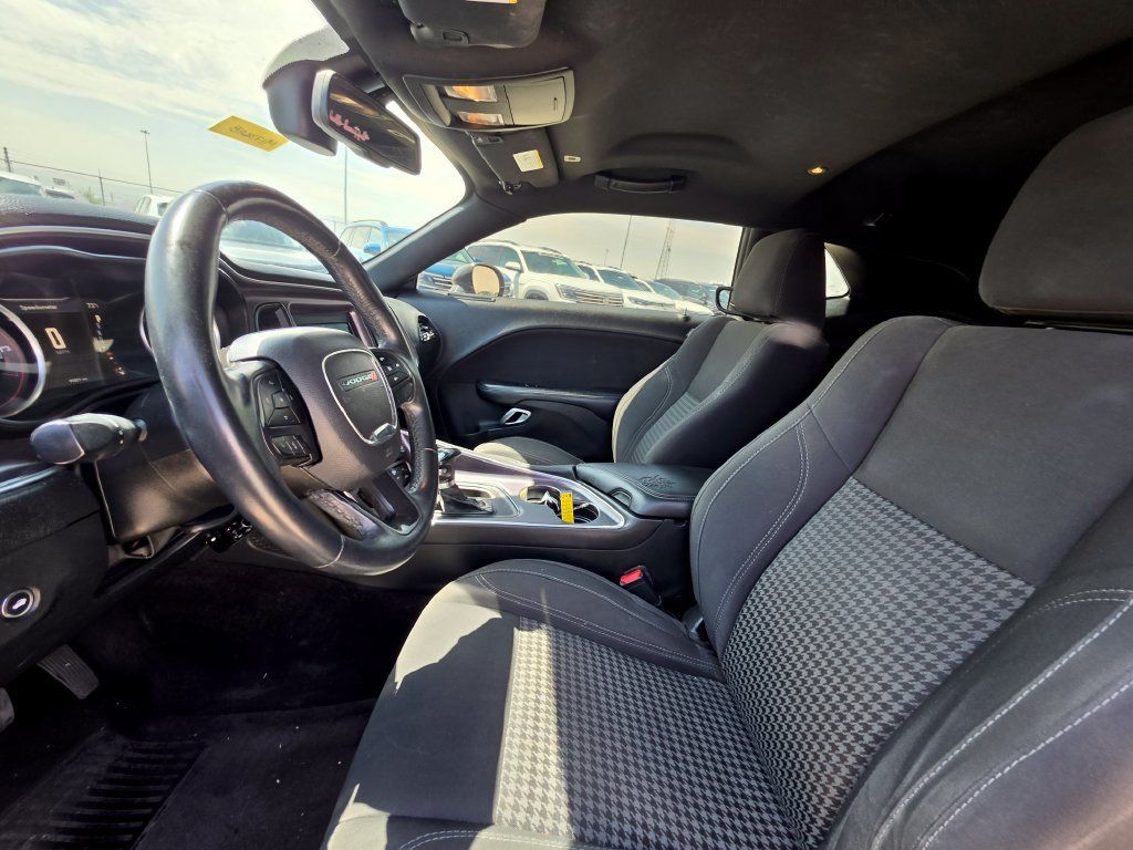 Used 2018 Dodge Challenger SXT RWD image 13