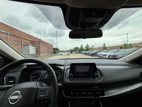 Used 2025 Nissan Rogue SV FWD image 33