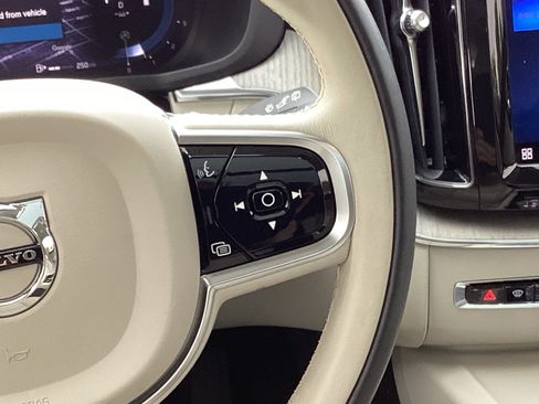 Certified 2023 Volvo XC60 B5 Ultimate w/ Climate Package image 20