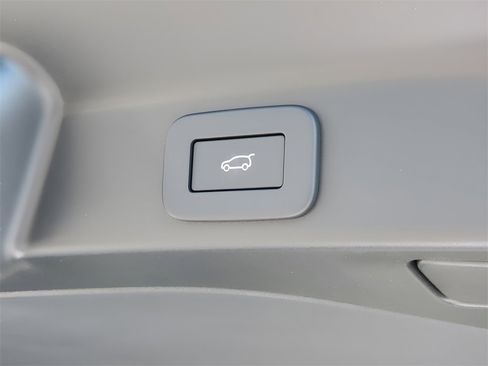 Used 2025 Jaguar F-PACE R-Dynamic S image 22