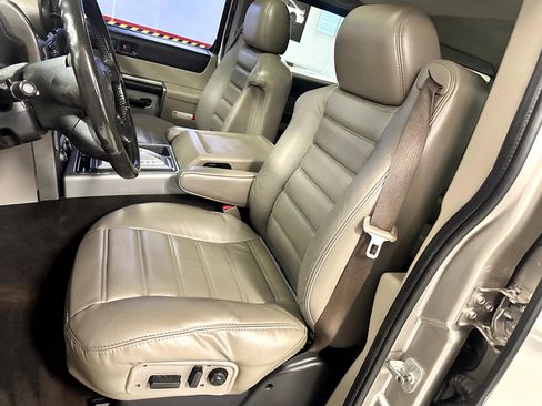 Used 2004 HUMMER H2 w/ Preferred Equipment Group image 27