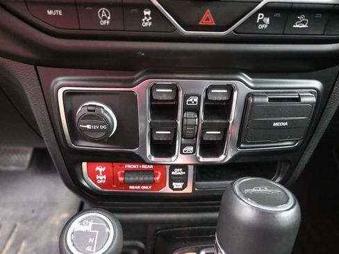 Used 2022 Jeep Gladiator Rubicon w/ LED Lighting Group AWD/4WD image 23