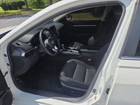 Used 2023 Nissan Altima 2.5 SV AWD/4WD image 5