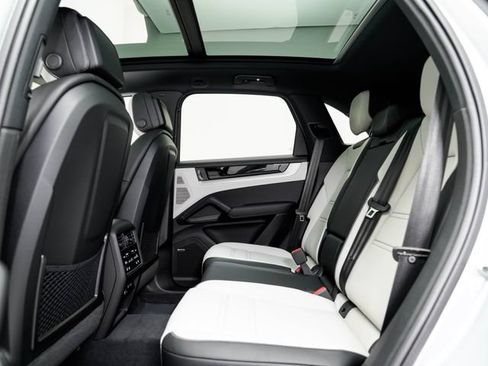 New 2026 Porsche Cayenne S AWD/4WD image 23