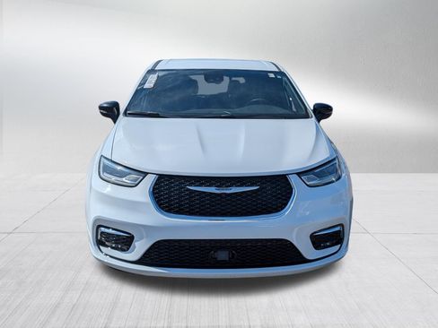 Used 2025 Chrysler Pacifica Select FWD image 2