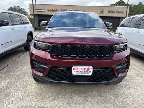 New 2025 Jeep Grand Cherokee Altitude image 2