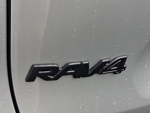 Used 2022 Toyota RAV4 XLE w/ Convenience Package AWD/4WD image 24