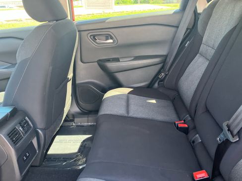 Used 2024 Nissan Rogue SV FWD image 34