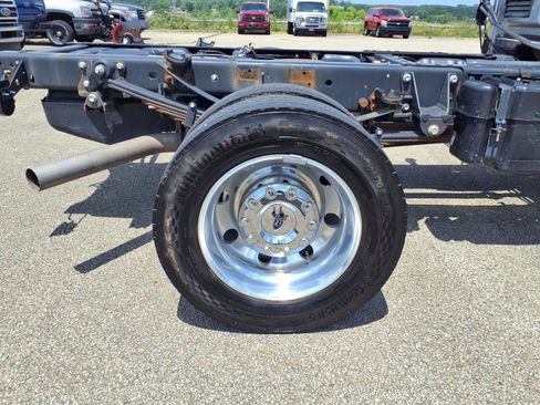 Used 2024 Ford F550 4x4 Crew Cab Super Duty image 8