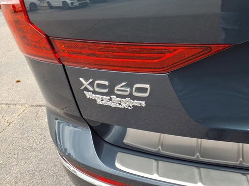 Used 2021 Volvo XC60 T5 Inscription w/ Protection Package Premier image 5