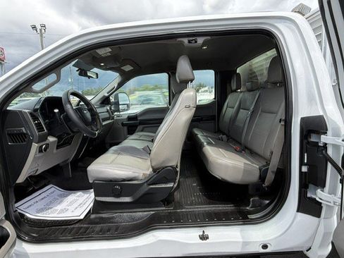 Used 2017 Ford F250 XL w/ Power Equipment Group AWD/4WD image 16