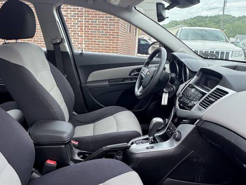 Used 2014 Chevrolet Cruze LS FWD image 6