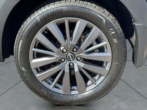 Used 2023 Nissan Pathfinder SL w/ SL Premium Package AWD/4WD image 4