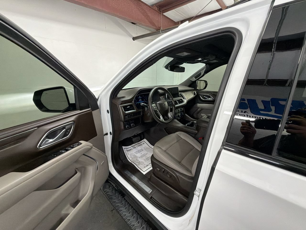 Used 2024 Chevrolet Tahoe Z71 w/ Luxury Package AWD/4WD image 10