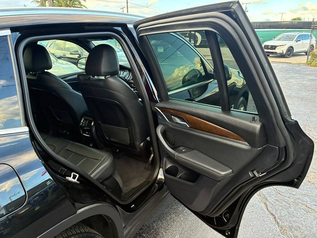 Used 2019 BMW X3 sDrive30i w/ Driving Assistance Package RWD image 9