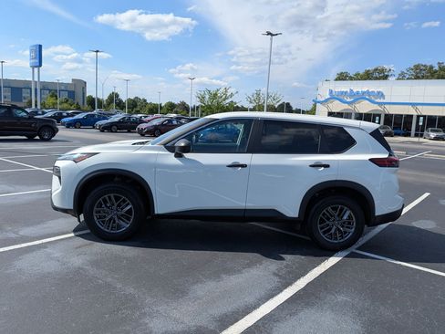 Used 2024 Nissan Rogue S FWD image 6