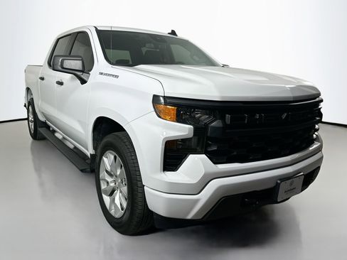 Used 2023 Chevrolet Silverado 1500 Custom image 3