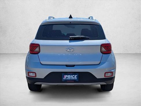 Used 2022 Hyundai Venue SEL FWD image 7