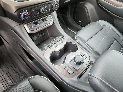 Used 2021 GMC Acadia Denali image 18