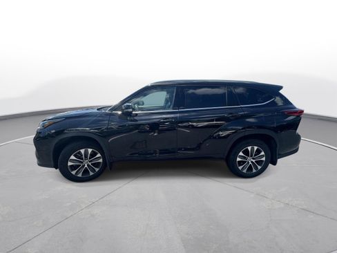 Used 2022 Toyota Highlander XLE AWD/4WD image 9