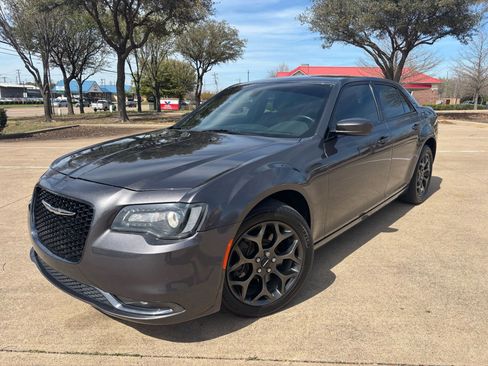 Used 2018 Chrysler 300 S image 1