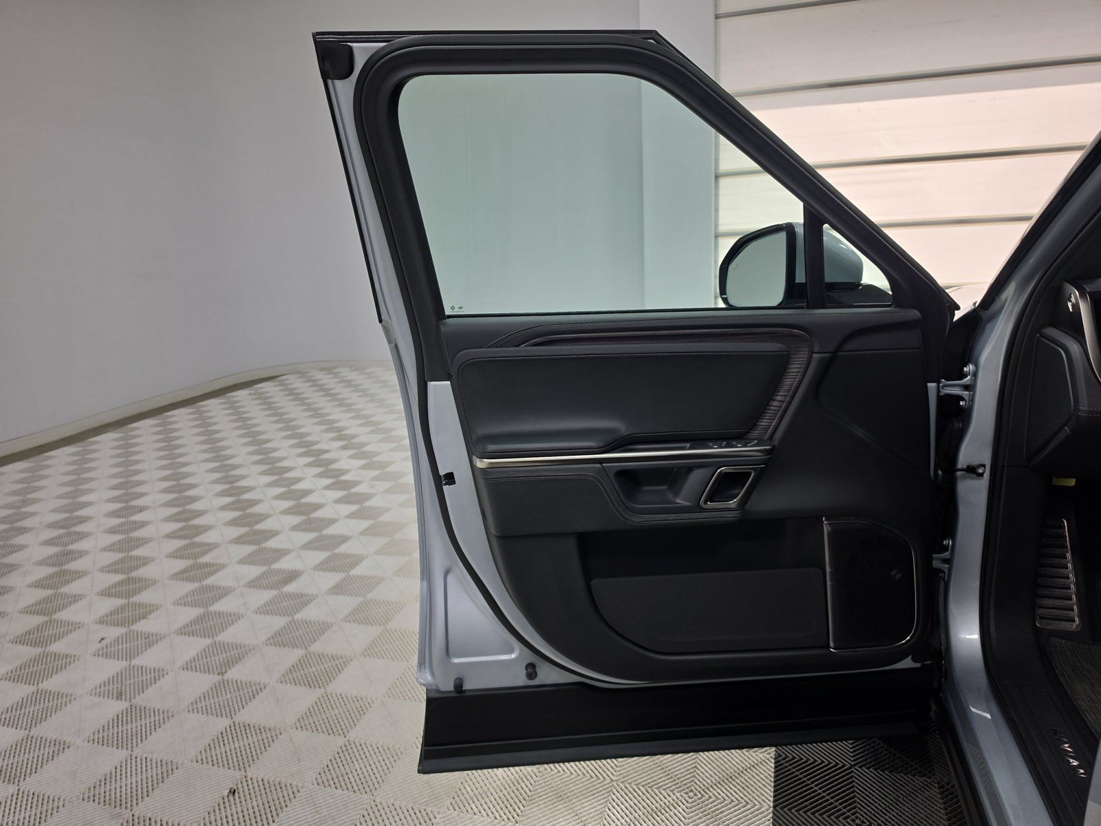 Used 2023 Rivian R1T Adventure Dual AWD/4WD image 16