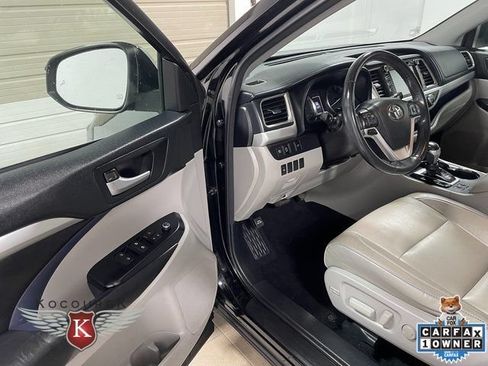 Used 2017 Toyota Highlander XLE AWD/4WD image 11