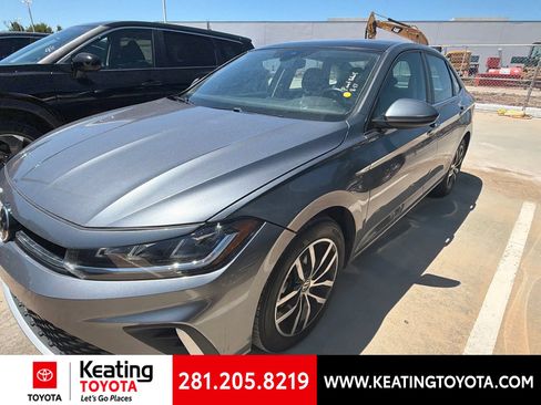 Used 2025 Volkswagen Jetta SE FWD image 7