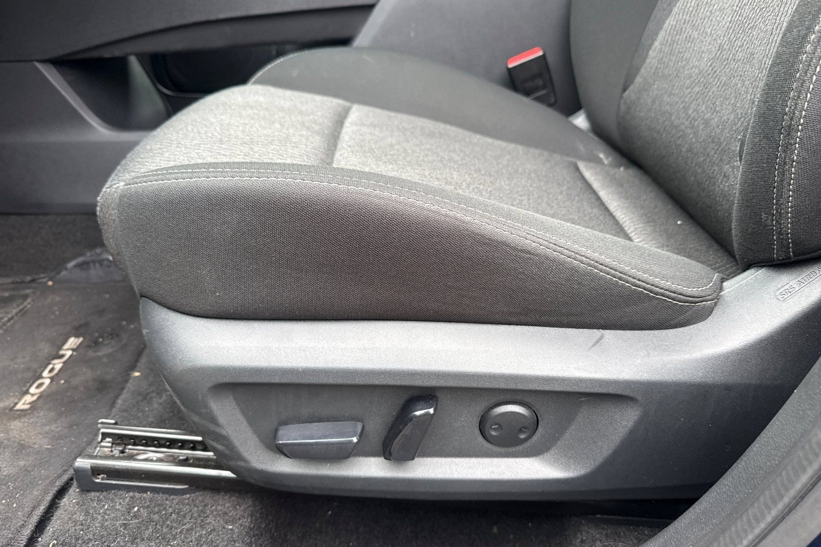 Used 2025 Nissan Rogue SV FWD image 15