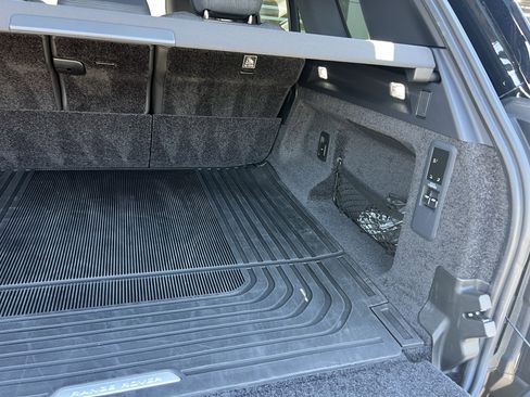 Used 2025 Land Rover Range Rover SE image 39