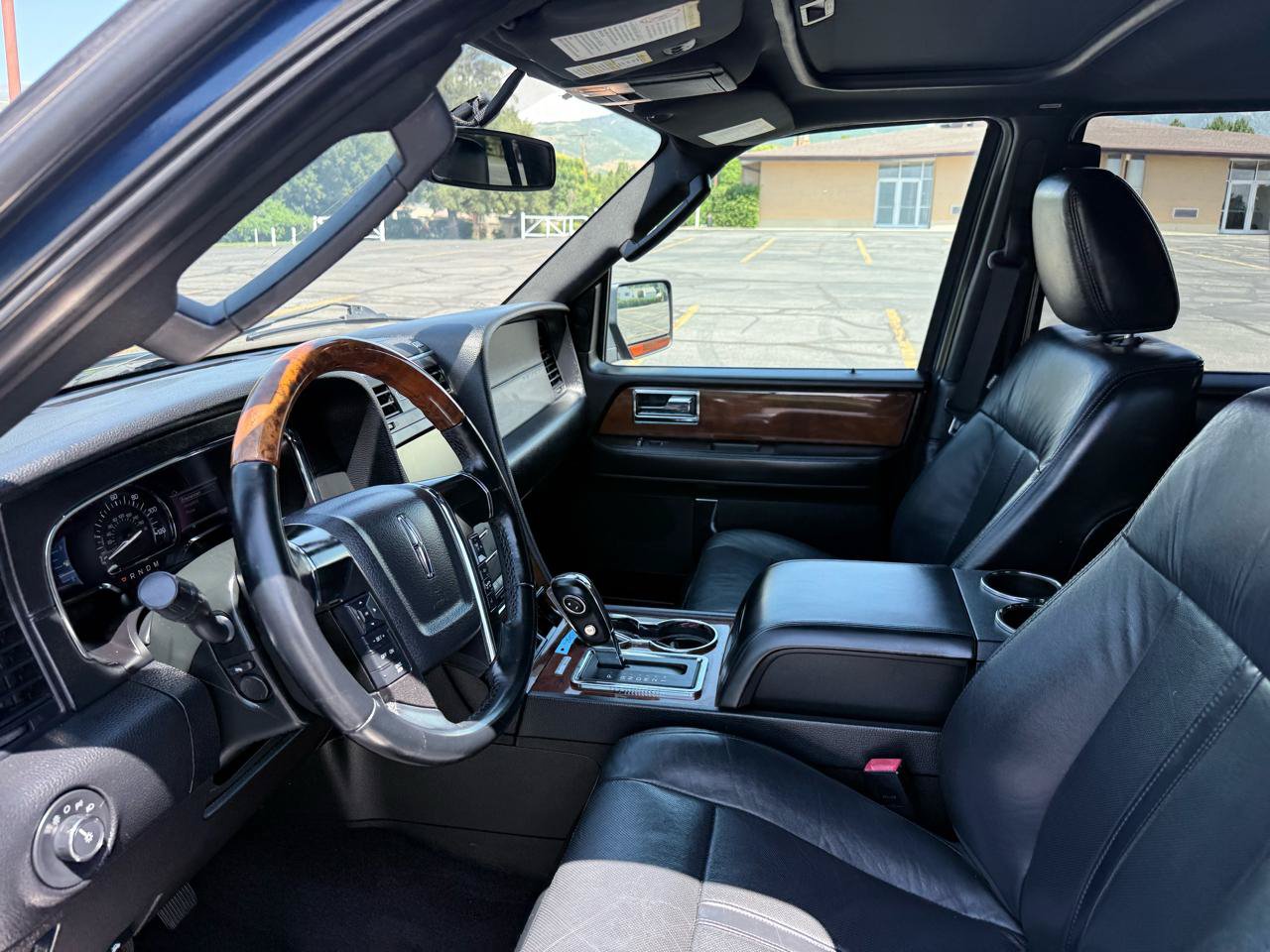 Used 2015 Lincoln Navigator 4WD image 10