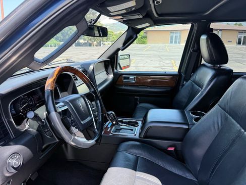 Used 2015 Lincoln Navigator 4WD image 10