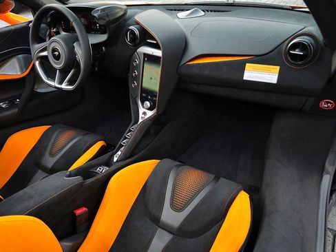 Used 2024 McLaren 750S Spider RWD image 10