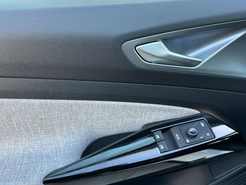 New 2026 Volkswagen ID.4 Pro image 9